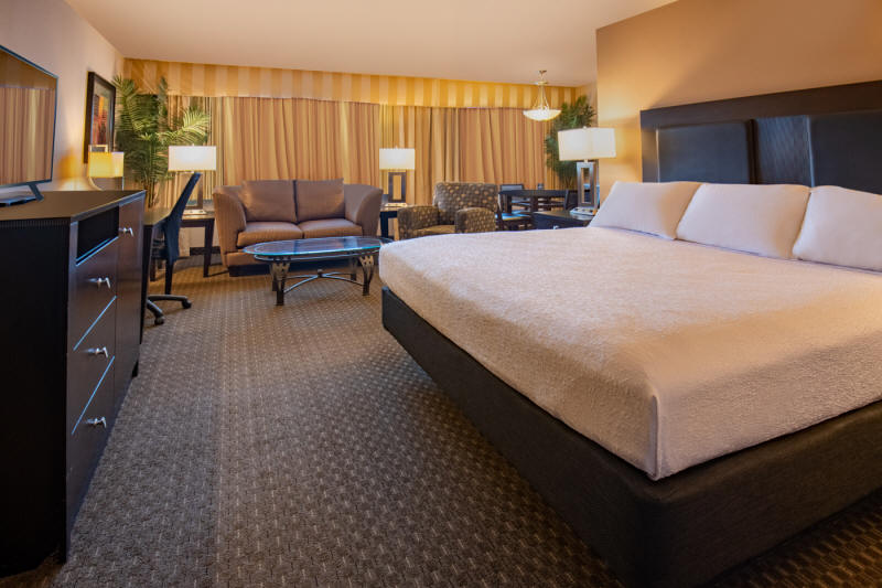 Monarch King Suite